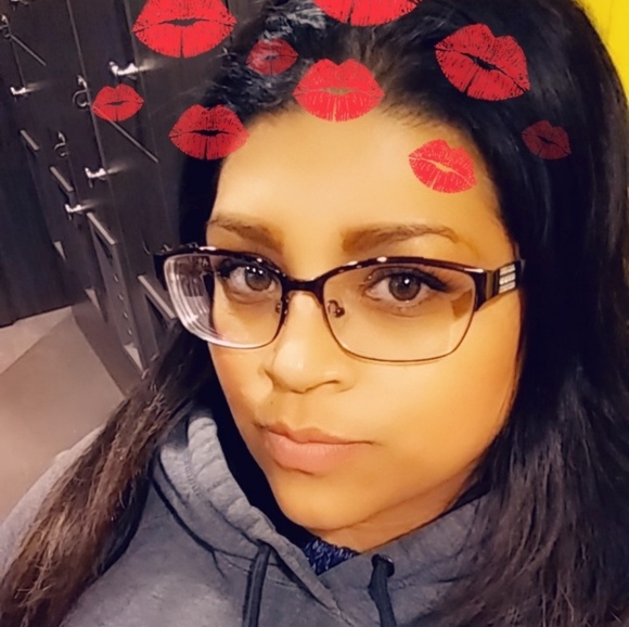 Meet your Posher, Cynthia - Picture 4 of 4